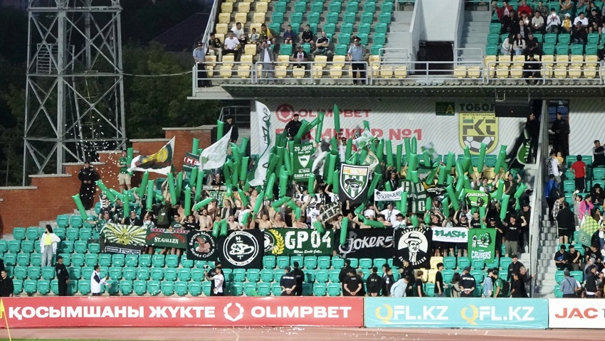 Rund 130 St.-Gallen-Fans nahmen die lange Reise nach Zentralasien auf sich und machten laut Stimmung.