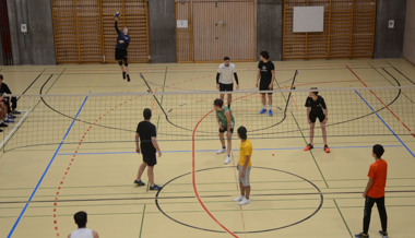 Geballte Kraft der Lehrkräfte gewann BZBS-Volleyballnacht