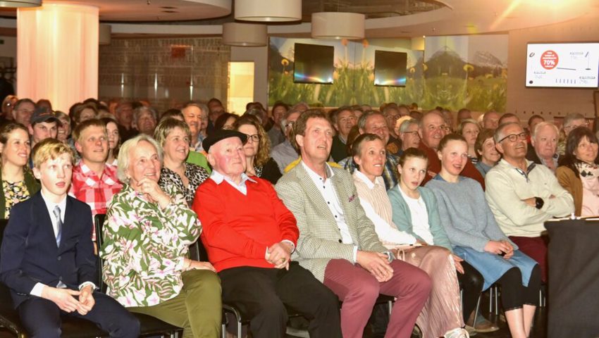  Die Lachmuskeln des Publikums wurden ganz schön strapaziert. Bilder: Heidy Beyeler