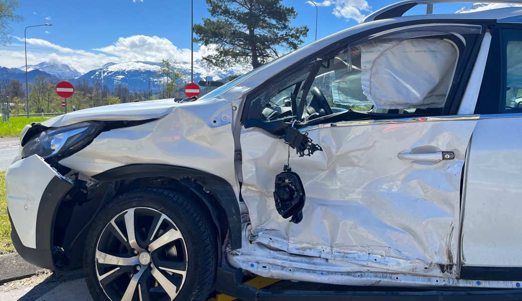 Bei einem Verkehrsunfall zwischen einem Auto und einem Lieferwagen verletzte sich der 79-jährige Lenker des Autos.