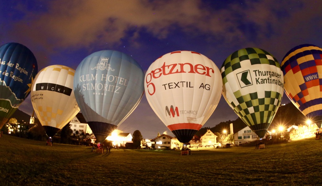 Das Ballonglühen am Samstagabend ist der Höhepunkt der Ballontage Toggenburg. 