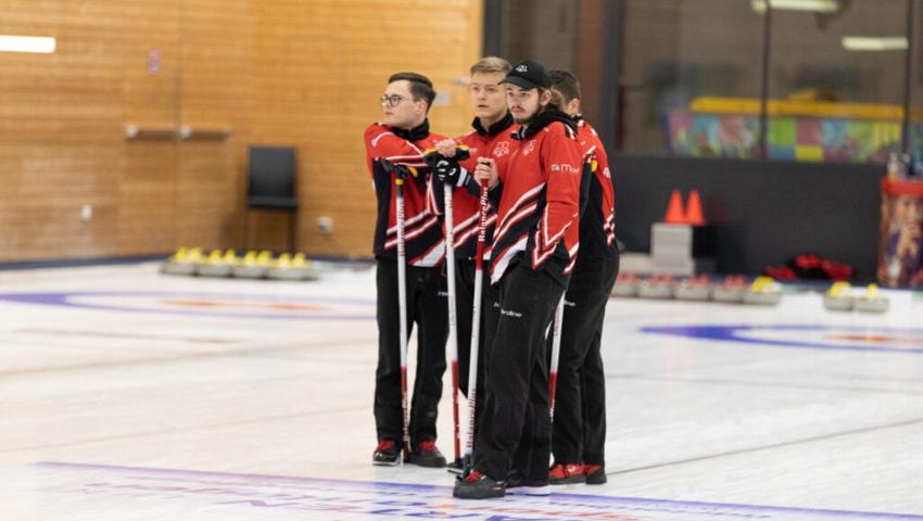  Das Wildhauser Team biildet in jeder Situation auf dem Eis eine verschworene Gemeinschaft. 