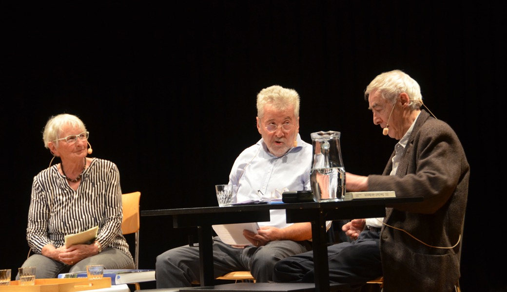 In der Gesprächsrunde kamen viele weitere Erinnerungen an früher auf. Neben Walter Morgenthaler (rechts) waren Heidi Eggenberger und Hans Stricker mit dabei.