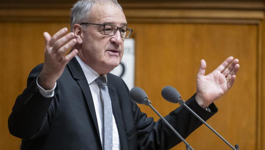 Bundesrat Guy Parmelin wurde mit 215 von 246 Stimmen im Amt bestätigt.