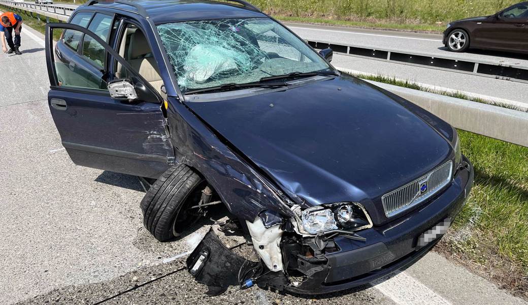  Das ebenfalls total beschädigte Auto des 82-jährigen Lenkers. 