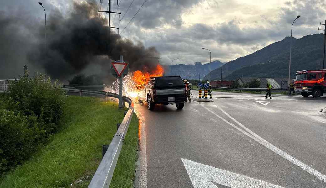 Das Auto eines 36-jährigen Mannes brannte komplett aus.