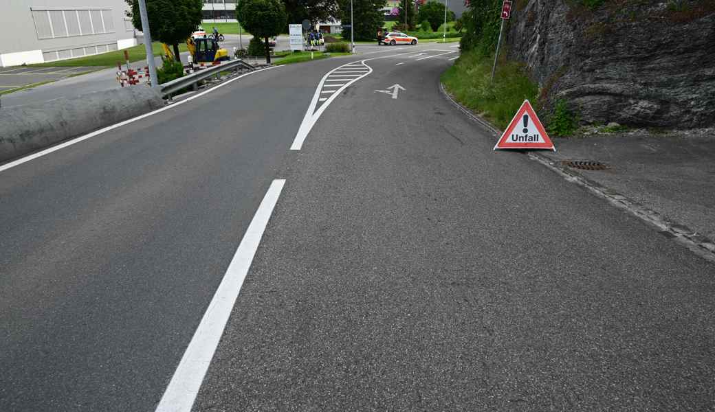 Beim Abbiegen ist es passiert: Ein 61-jähriger E-Bike-Fahrer kollidierte mit einer 43-jährigen Velofahrerin.