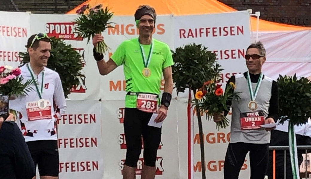  Ein strahlender Sieger: Alexander Heim aus Buch gewinnt den Marathon am «Frauenfelder». 