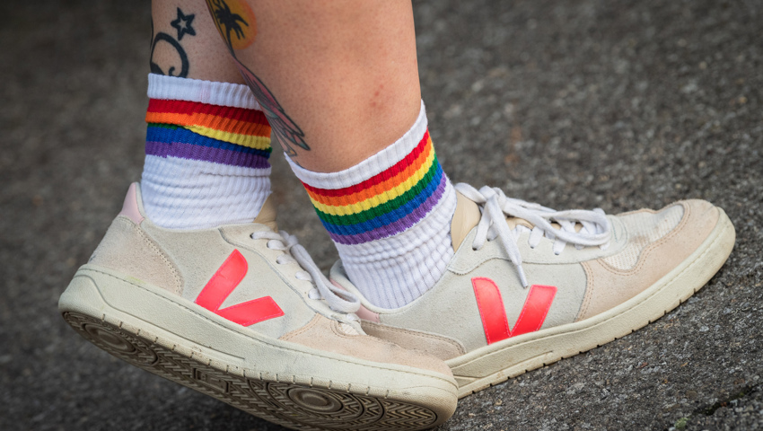  Ein Merkmal, das Anfeindungen oft erst auslöst: Die Regenbogenfarben. 