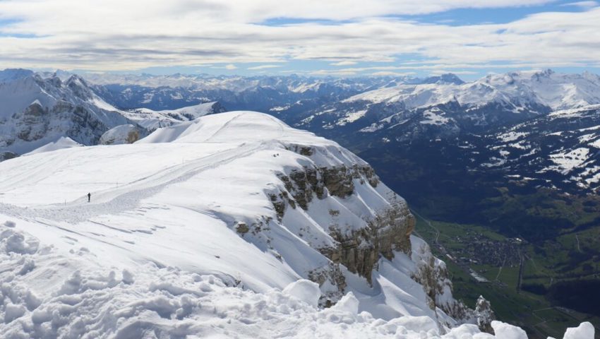  In die Berge kann man auch ohne Ski: Der Rundweg Rosenboden auf dem Chäserrugg lädt zum Winterwandern. 