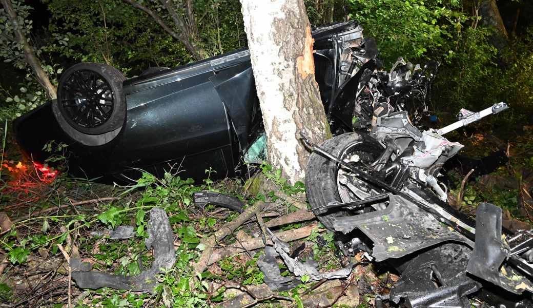 Am verunfallten Auto entstand Totalschaden.