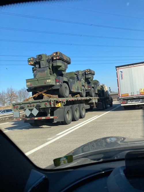  Auf der Fahrt durch Polen aus dem Autofenster fotografiert: Truppenverschiebung der amerikanischen Armee.