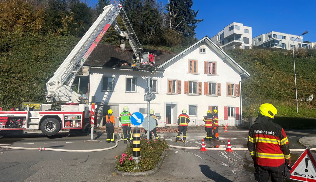 Leerstehendes Haus in Brand – Polizei vermutet Brandstiftung