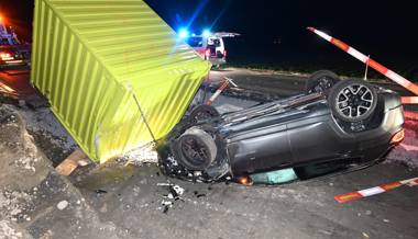 Fahrunfähig in Baustelle gekracht