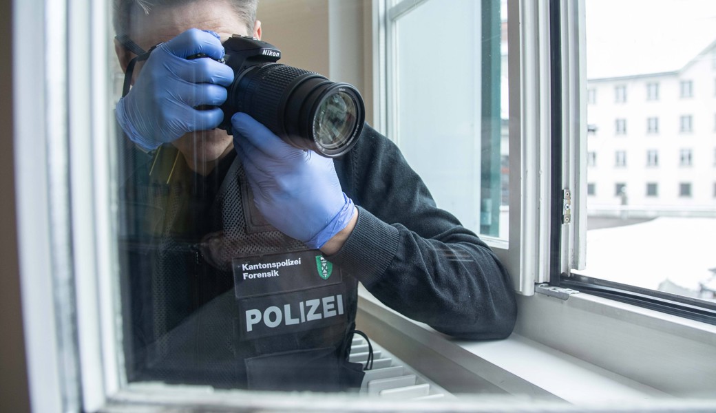 Die Täter verschafften sich gemäss aktuellen Erkenntnissen gewaltsam Zutritt zum Lokal.