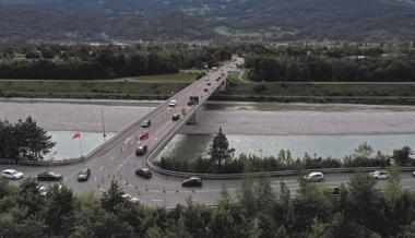 Lösung für Stauproblem in Sicht: Spurbewirtschaftung auf der Rheinbrücke