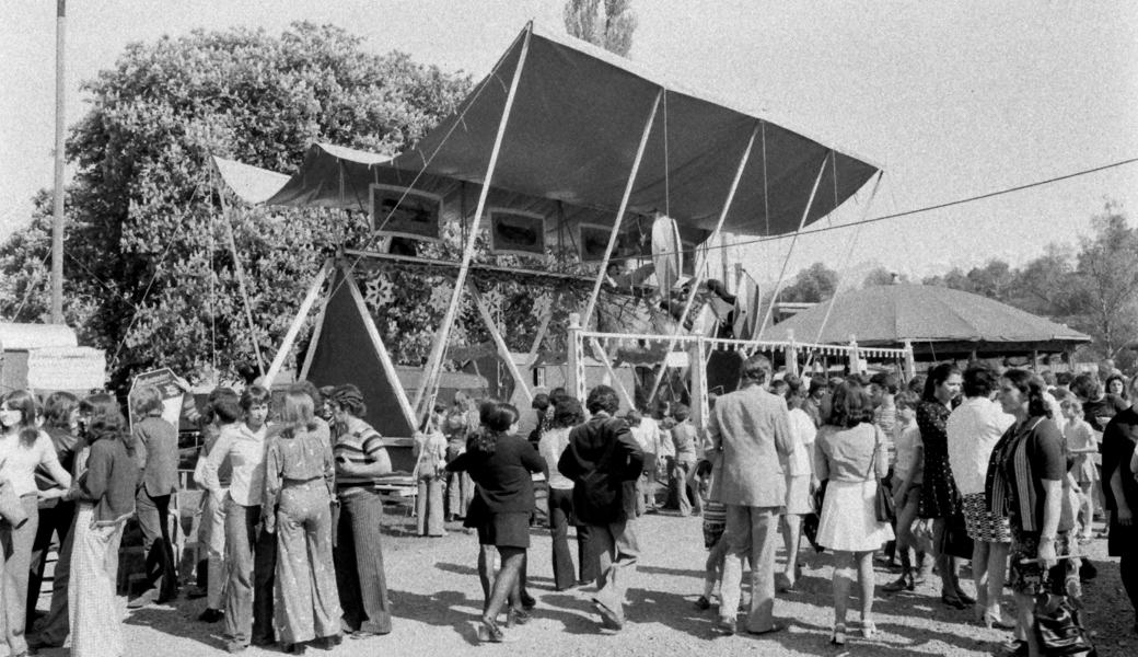 Am Frühlingsmarkt vom 13. Mai vergnügte man sich auch auf der alten Schifflischaukel.