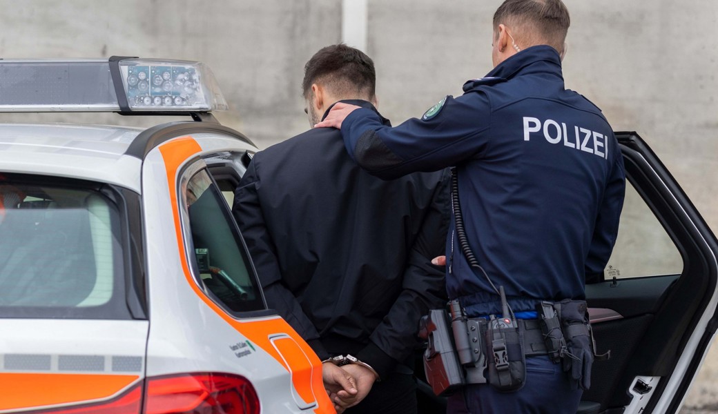 Die Polizei nahm den Autodieb fest. 