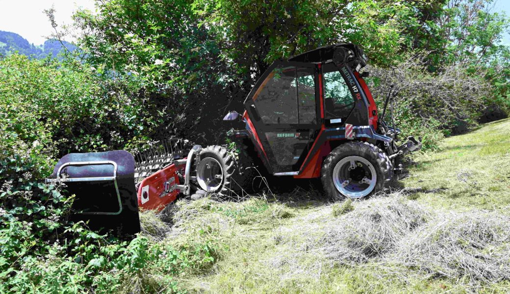  Mit einem landwirtschaftlichen Fahrzeug überschlagen: Unfall im Obertoggenburg. 