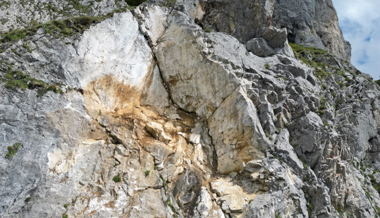 Westlich des Mutschen ist ein riesiger Felsbrocken abgebrochen