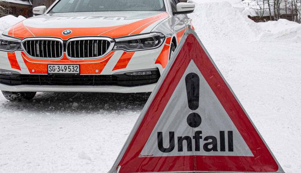 Wie die Kantonspolizei schreibt, hat der Autofahrer die Frau auf dem Fussgängerstreifen übersehen.