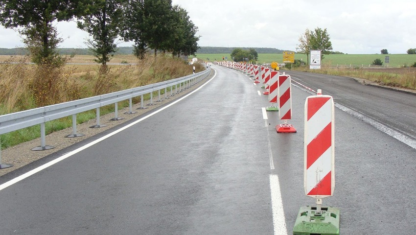 Leitbaken dienen dazu, die Verkehrssicherheit und Aufmerksamkeit der Fahrzeuglenkenden zu erhöhen.