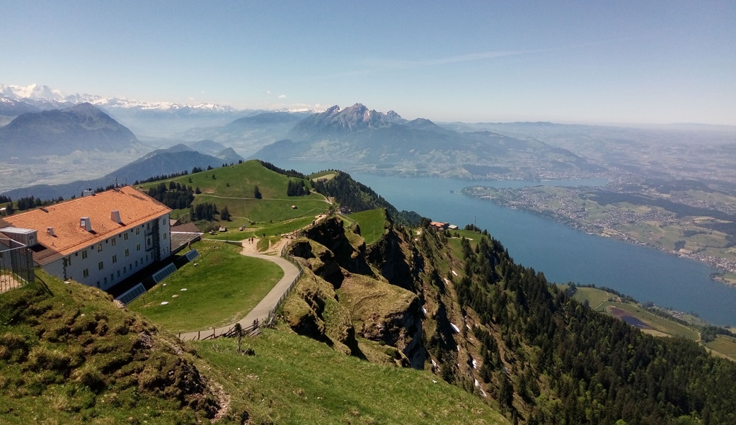 Seen und Hunderte Berggipfel: Der Ausblick auf der Rigi, der Königin der Berge, ist einzigartig.