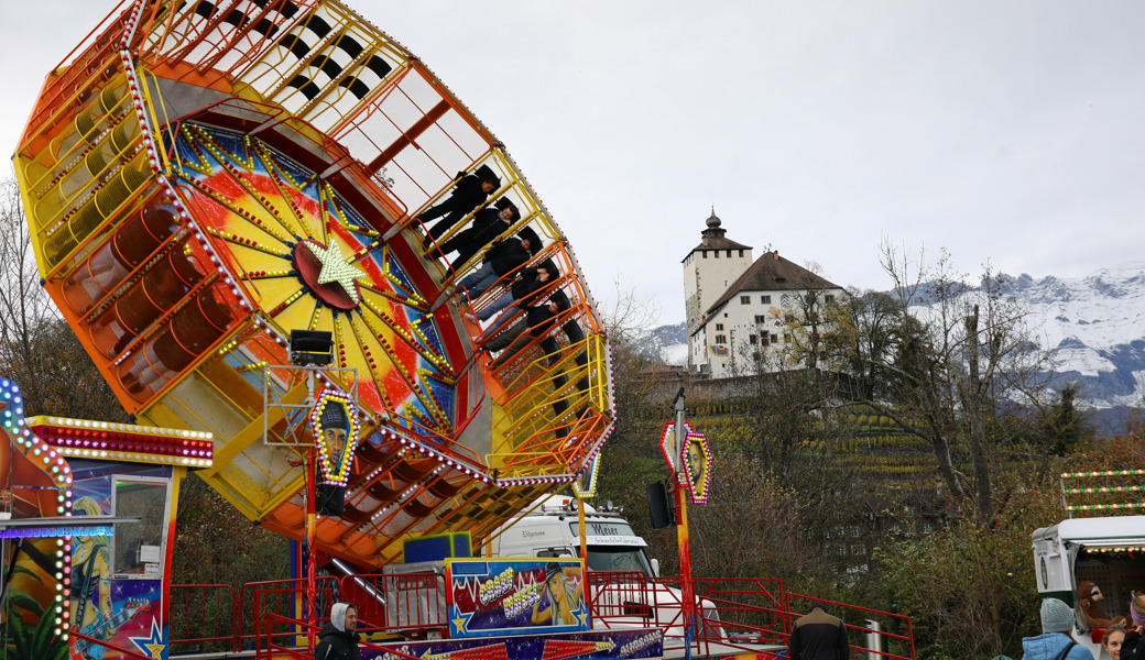 Von beschaulichen bis rasanten Fahrten: Auf den zahlreichen Bahnen am Jahrmarkt war für Jede und Jeden was dabei.