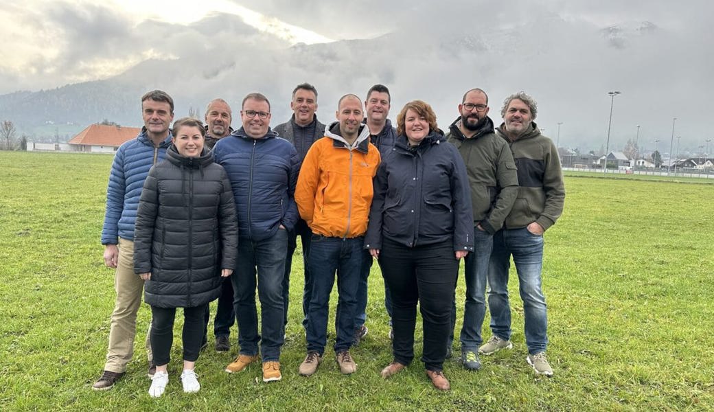  Das noch unvollständige Organisationskomitee des St. Galler Kantonalschwingfests 2024 Werdenberg Grabs: (von links) David Zimmermann, Bettina Gschwend-Vetsch, Felix Rohner, Thomas Mächler, Andreas Caluori, This Gerber, Arno Zessack, Katrin Vetsch, Beat Rüegsegger, René Hitz. 