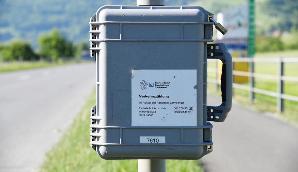 Datenlücken schliessen: Was die grauen Kästen am Strassenrand zählen