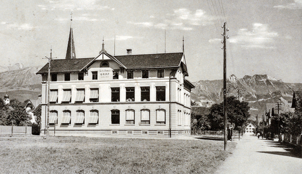 Das neue Schulhaus «auf der prächtig gelegenen Graf ...»