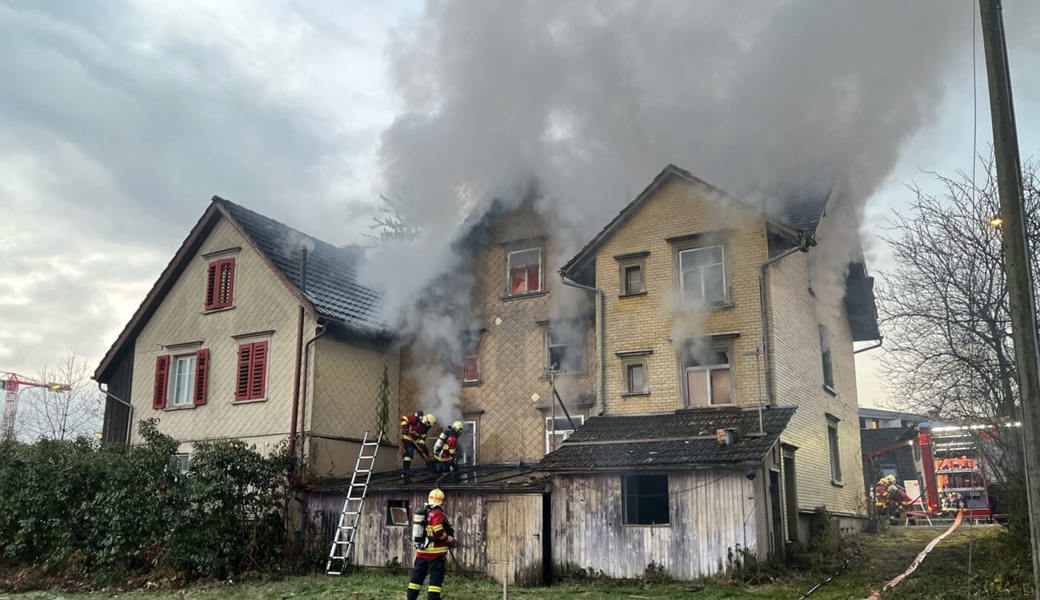  Mehrere Feuerwehren rückten zum Brand aus. Bilder: Kapo SG