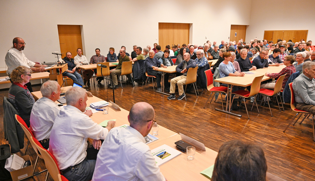 Gut besucht: 167 Ortsbürgerinnen und -bürger kamen an die Bürgerversammlung im Kirchgemeindehaus.