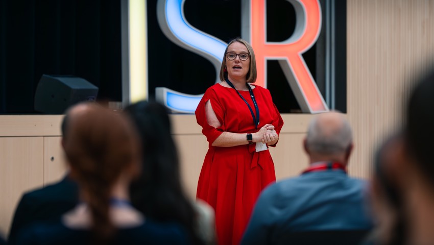 Liz Free, CEO und Direktorin am &quot;Thank You Event&quot; bei der Eröffnug des neuen ISR Campus.