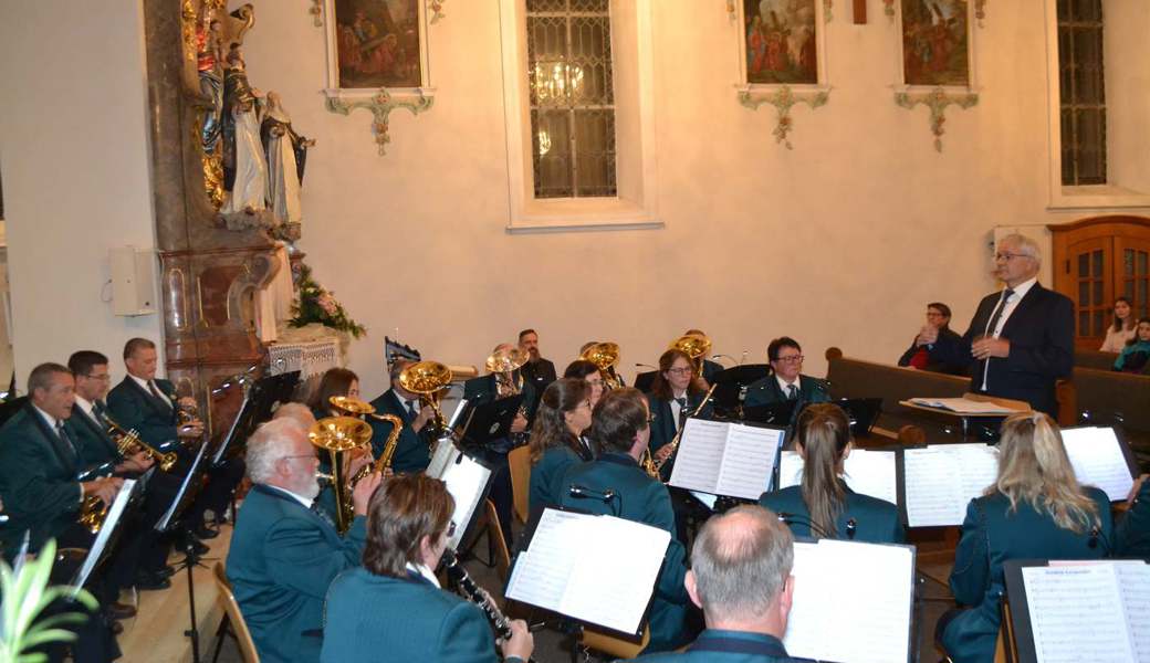 Konzert der Bürgermusik Wildhaus mit Dirigent Christian Schlegel in der katholischen Kirche. 