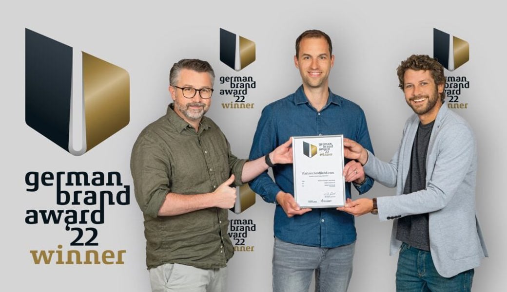  Freuen sich stellvertretend für das ganze Team: Stephan Meyer, Leiter Marketing Services, Adrian Pfiffner, Leiter Unternehmenskommunikation, und Orlando Bergamin, Geschäftsführer (von links). 