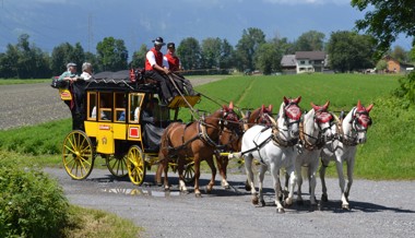 Mit der historischen Postkutsche und acht Gästen rund um die Churfirsten