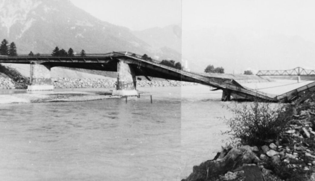  Die eingestürzte Rheinbrücke zwischen Buchs und Schaan, 1970. Fotograf unbekannt. 