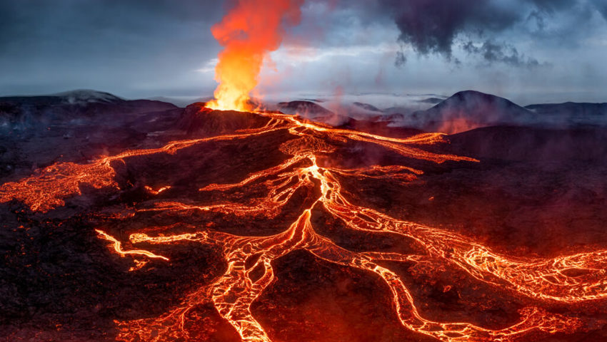  Auf Island entstand dieses Bild eines Vulkanausbruchs. 