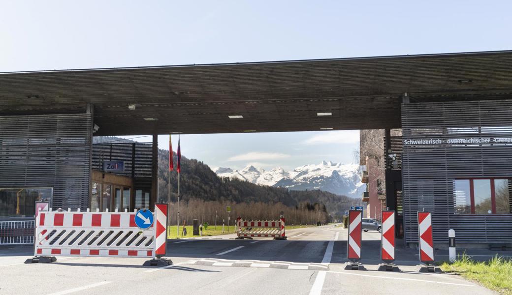 Am Zollübergang in Ruggell wurden die beiden Männer mit einer Tasche voller Falschgeld erwischt.