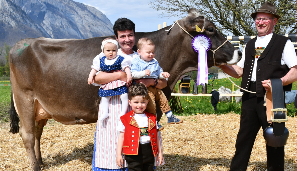 Alfred Preisig mit seiner Familie und der neuen Miss Sennwald, Zimba. 