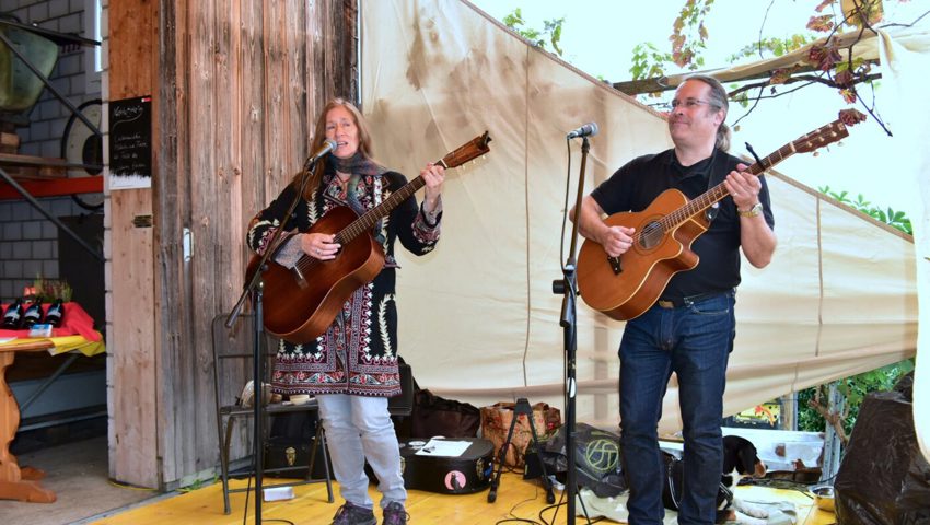  Amerikanische Gitarrenmusik erfreute die Gäste.