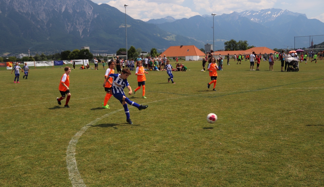 Noch nie nahmen so viele Schülerinnen und Schüler am Dorfturnier des FC Grabs teil.