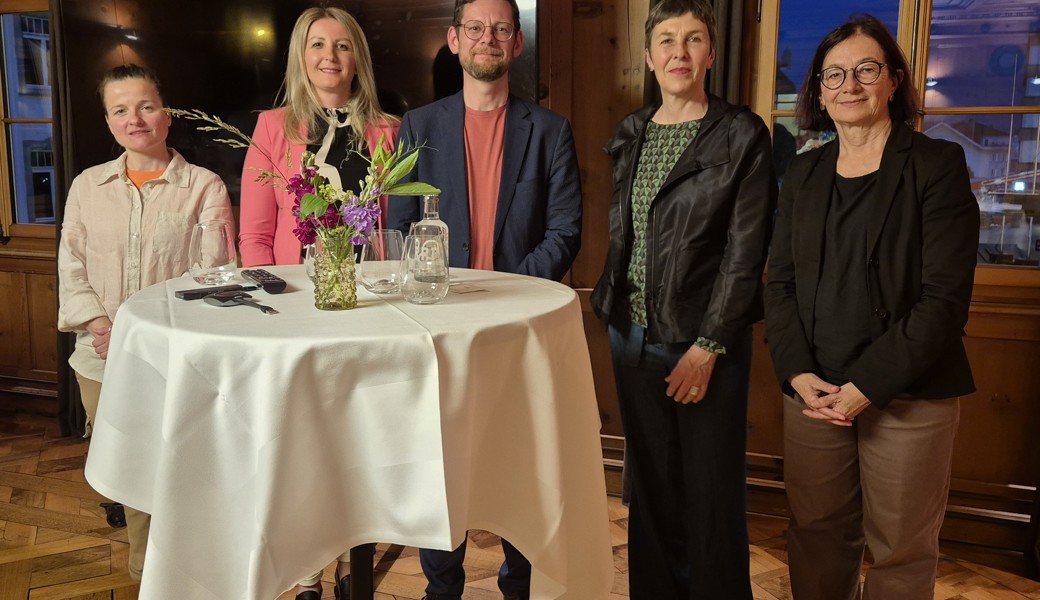 Von links nach rechts: Cécile Weber (Sachbearbeiterin Verkaufsdienst), Mirela Mujadzic (Geschäftsführerin Spitex Buchs), Rolf Sturzenegger (Arzt), Barbara Gysi (Nationalrätin SP SG) und Yvonne Gilli (Präsidentin FMH Schweiz).