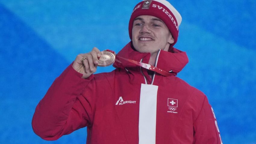  Scherrer mit seiner Bronzemedaille in Peking. Francisco Seco / AP