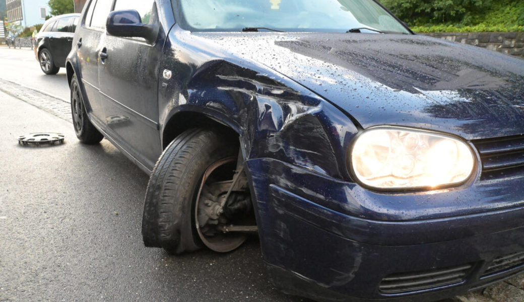  Ein Automobilist fuhr in Schaan in einen Eisengusspfosten. Dabei verletzte er sich, am Fahrzeug entstand Totalschaden. 