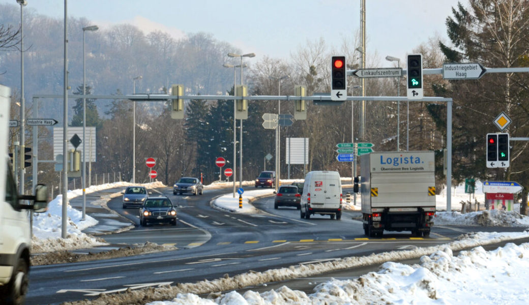  Die Verflechtungsstrecke vor der Lichtsignalanlage bei der Kreuzung Seelistrasse wird optimiert. 