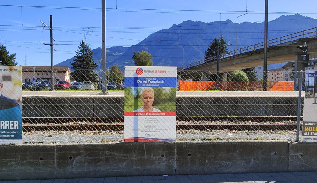  In Buchs derzeit omnipräsent: Wahlplakate der drei Kandidaten für das Stadtpräsidium. Am 25. September wird gewählt. 