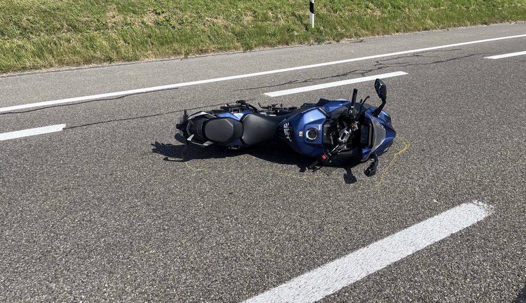 Töfffahrer will auf A13 überholen und kollidiert mit Auto