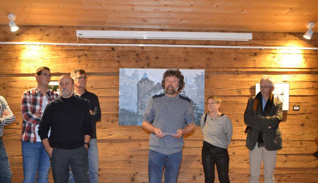 This Issler spricht bei der Eröffnung der Ausstellung «Wasser» des Werdenberger Fotoklubs im Grabser Tätschdachhaus. Adi Lippuner